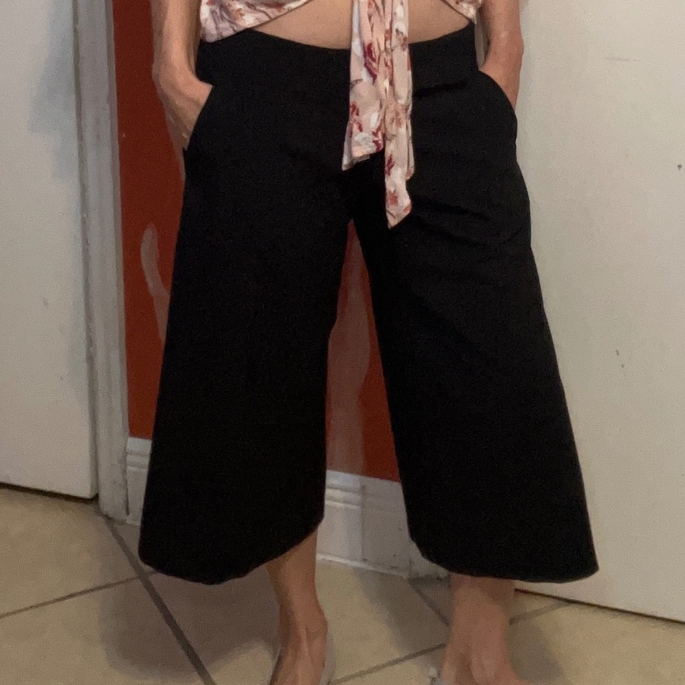 Guess cropped pants